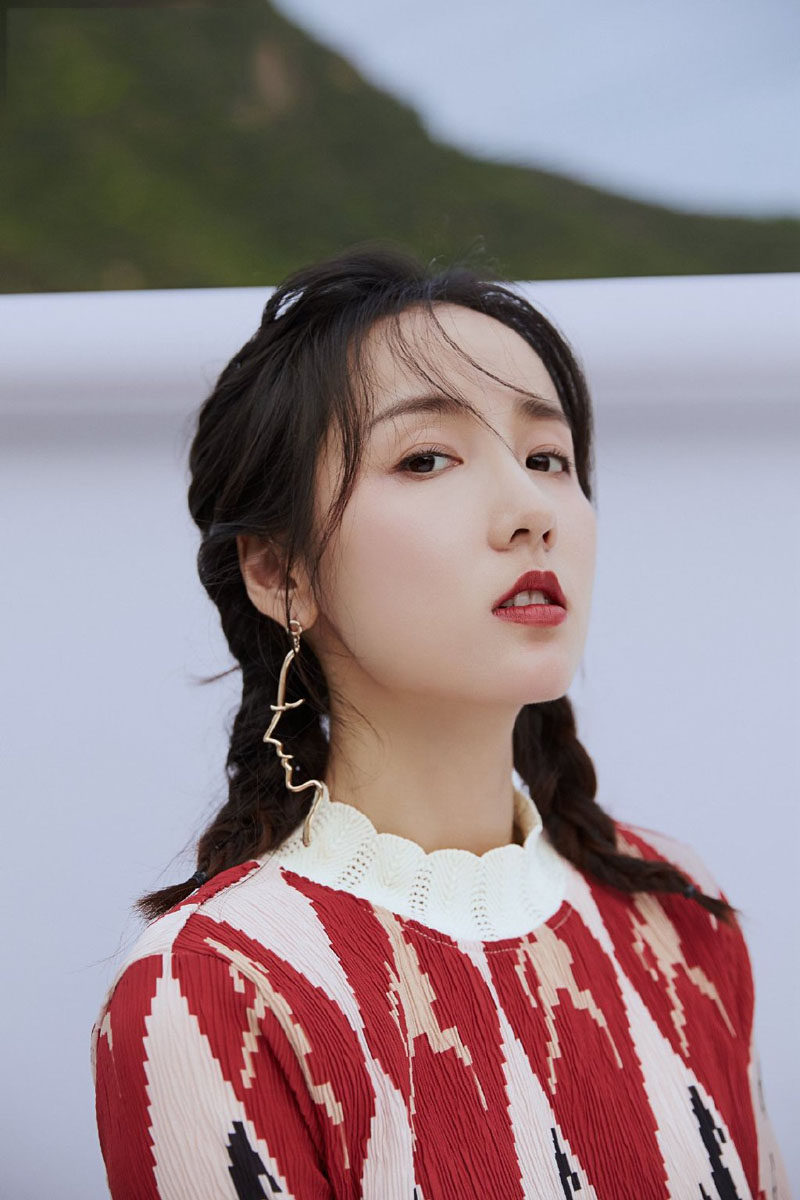 吕一甜美温婉写真图片37