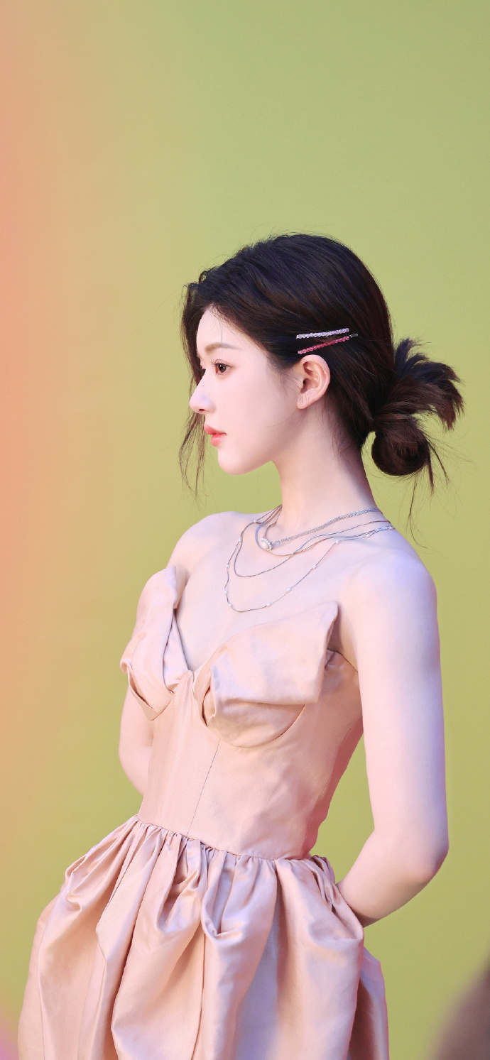 赵露思超话    自修头像·壁纸    #赵露思的皮肤状态