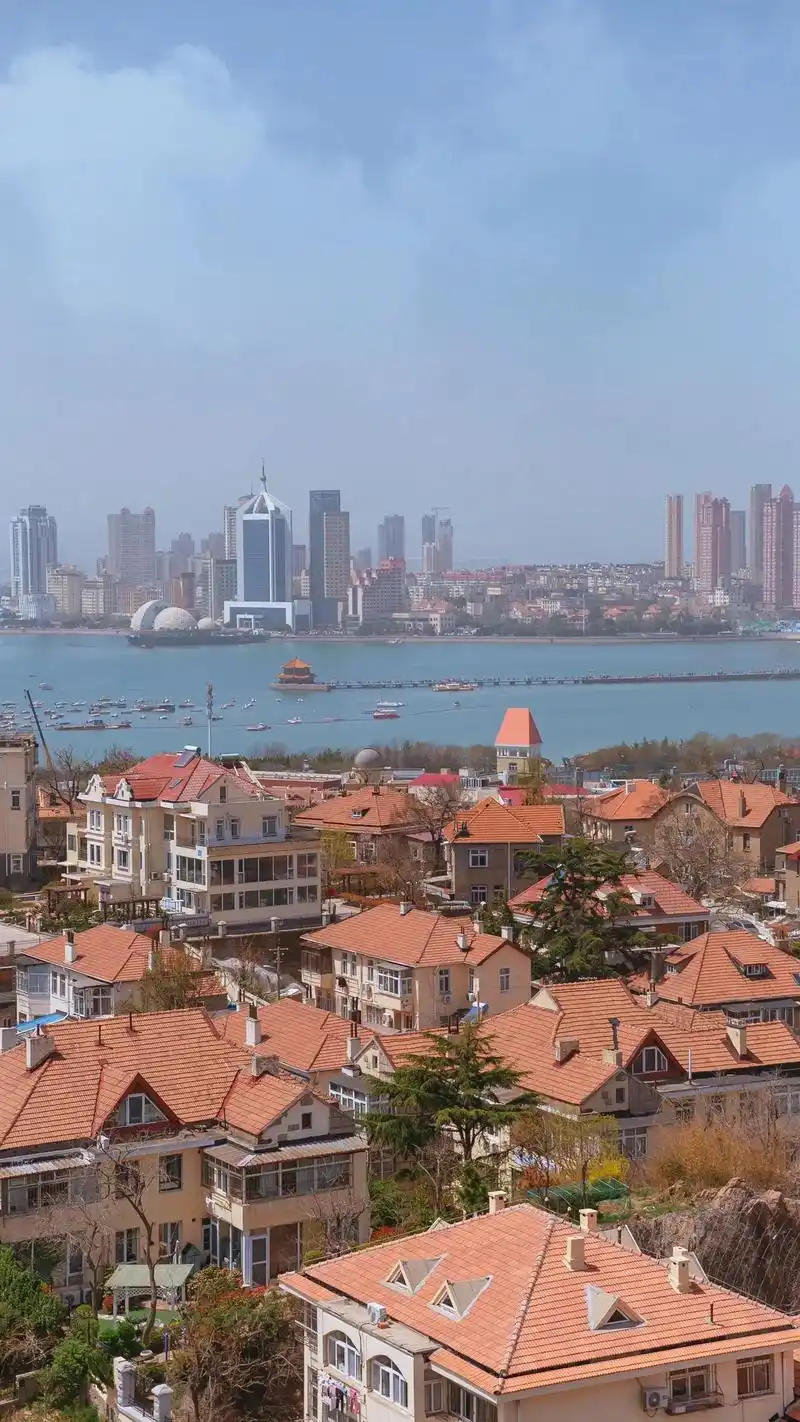 小鱼山公园绝对是俯瞰青岛城区的 - 抖音