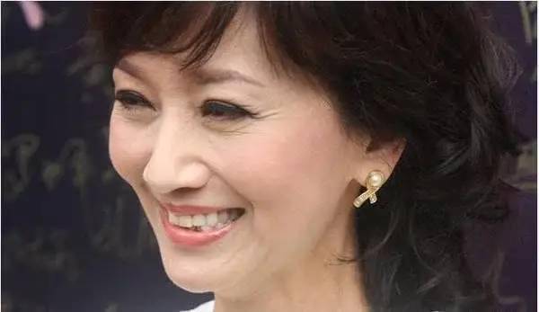 赵雅芝卸妆后,刘晓庆卸妆后,巩俐卸妆后,颜值完全暴露!