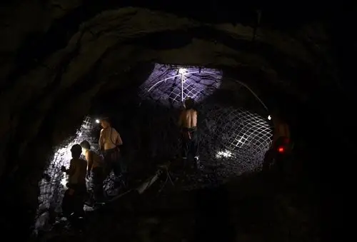 千米井下的矿工 - 图片故事-摄影大赛2016 - 国家地理中文网