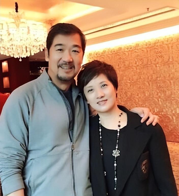 张国立一子一女,儿子是永远的痛,13岁女儿高挑文静_邓婕_张默上_北京