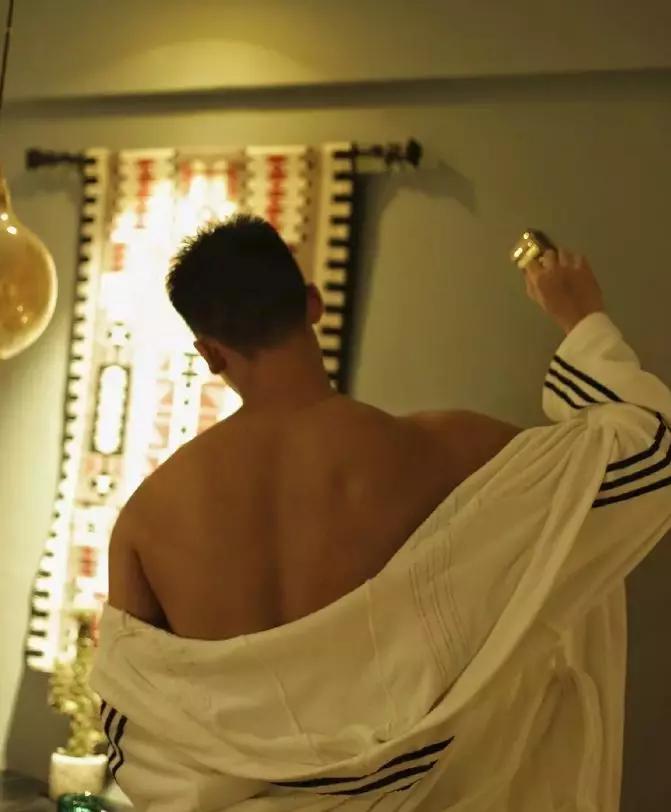 撩人无数的"背影杀",肌肉男太帅气,附5个动作,打造坚实背部