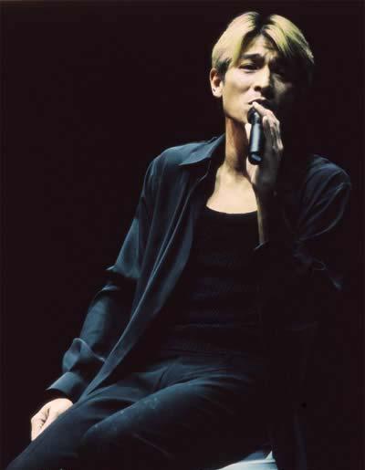 谁有华仔99年那时候黄头发的相片?