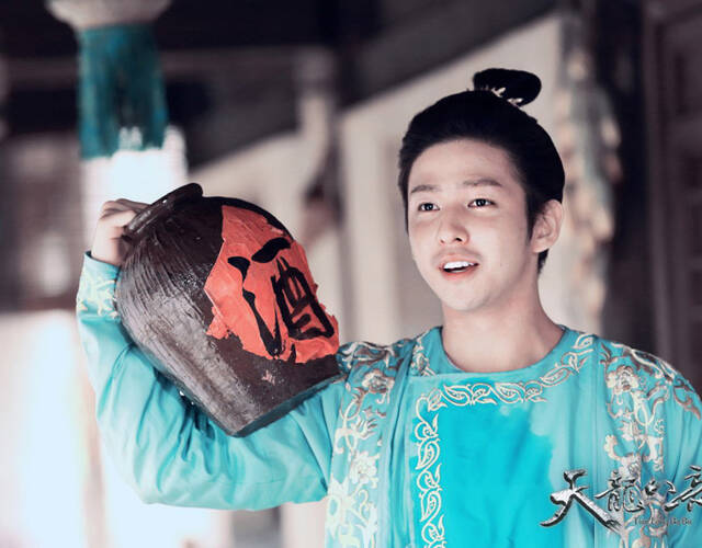 金起范曾在《天龙八部》中饰演段誉.