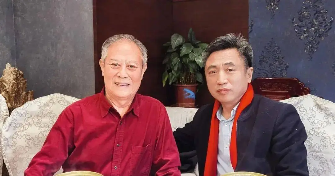《百年巨匠》出品人,总策划杨京岛与张君秋之子张学浩合影监制 | 厚轩
