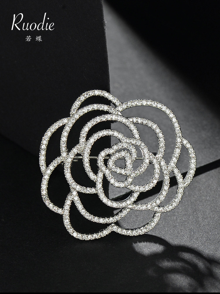 胸针女 配饰 百搭 优雅_优雅镂空花朵胸花 配饰气质简约女士外套百搭