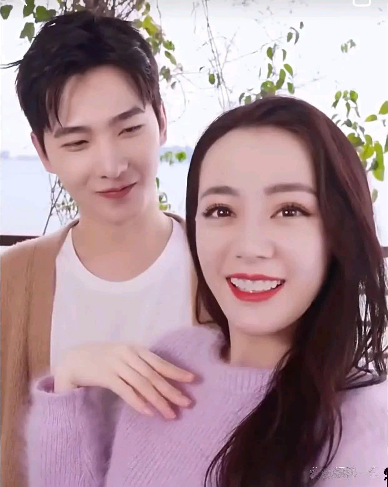 杨洋,迪丽热巴好像生活中的情侣照官宣!