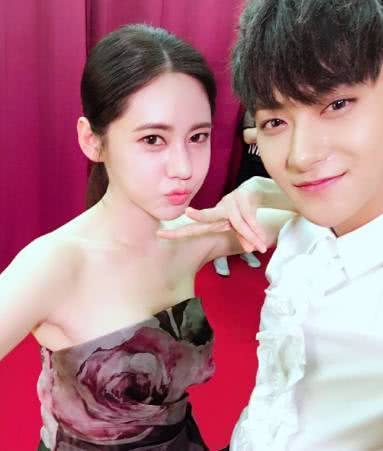 黄子韬与4大女神的合影,最后一张是他最亲密的人!