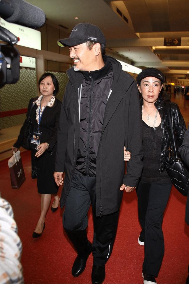 有人说到了周润发,也有人说到了费翔,老一辈的男星也有不少大高个