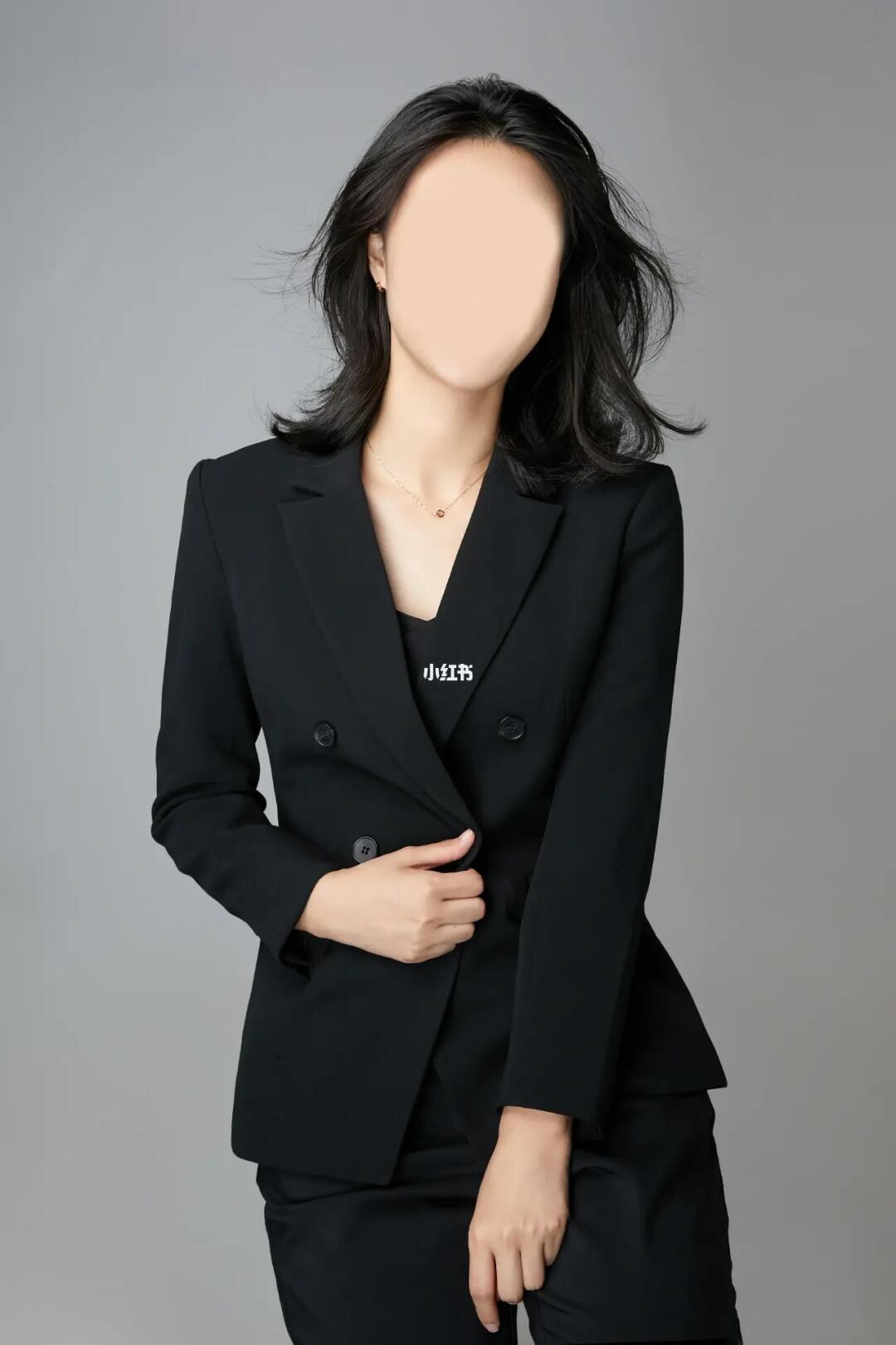 女士西装证件照模板个性端庄,请ps高手帮忙小妹把这张证件照ps成穿