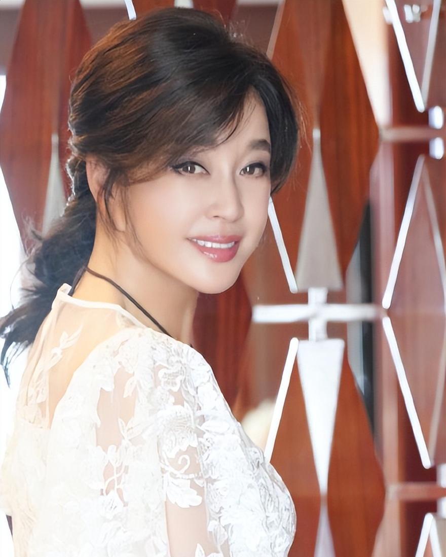 70岁"老丫头"刘晓庆近照流出!网友:不老女神都是假的!_生活_人生_时间