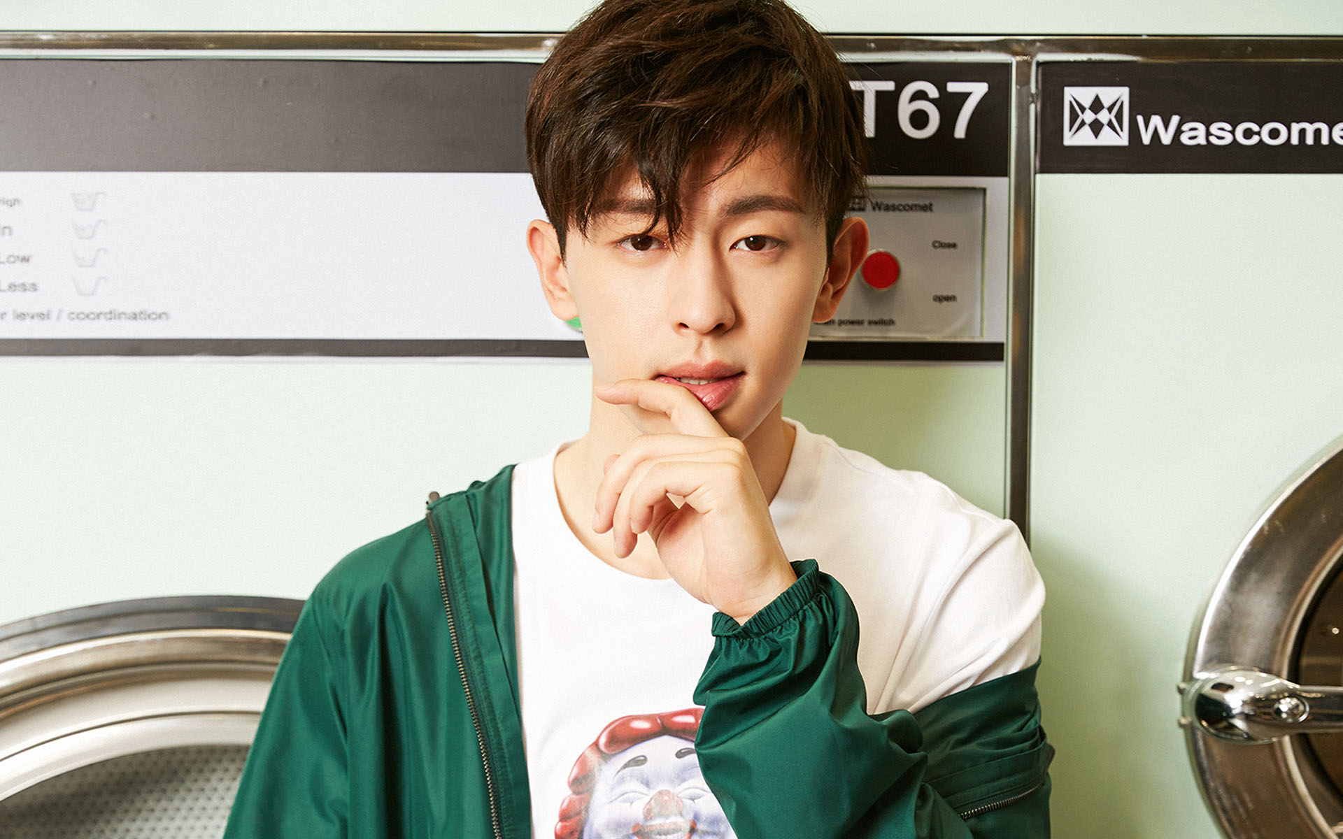 邓伦高清帅气杂志写真图片桌面壁纸