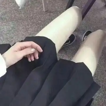 女生下半身露腿半身控短裙微信头像