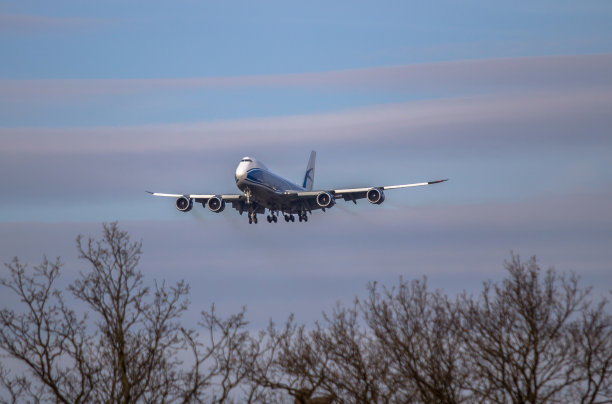 飞机着陆照片摄影图片