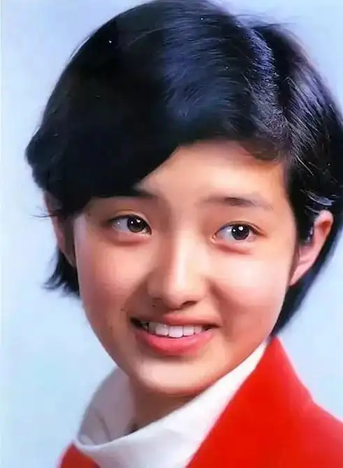 歌手山口百惠资料 百惠个人资料简介 - 歌词译