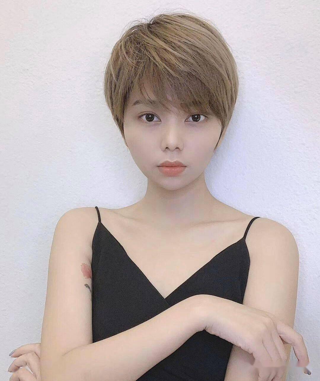 30款露耳超短发