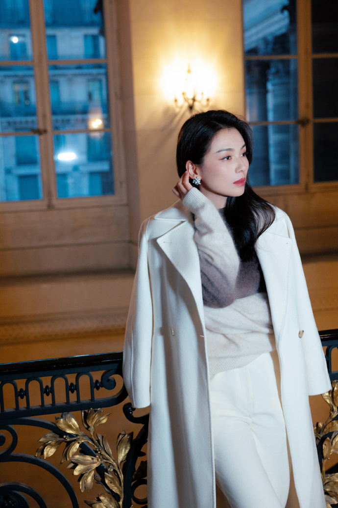 刘涛的fw游记#体感优雅的时装温度,梳理晕染的时尚刻度,与光阴同行