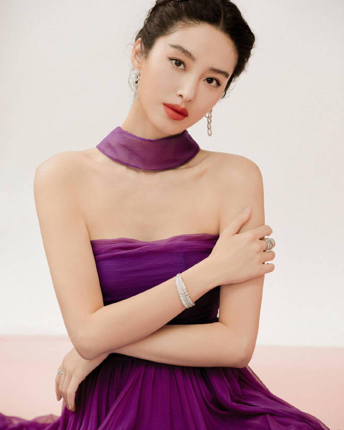 时尚芭莎年度派对#时尚芭莎女明星红毯&内场造型92赵丽颖|唐嫣