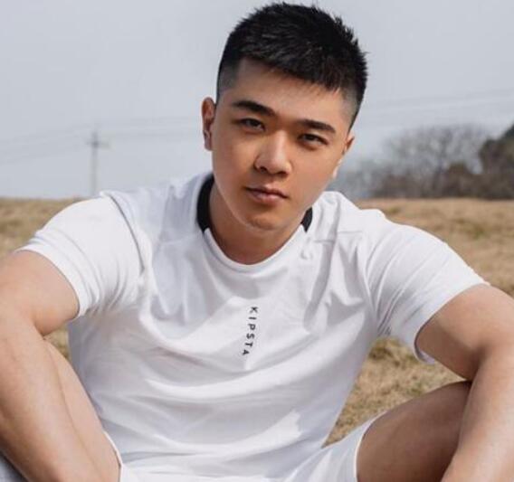 男生干净短发寸头,让你清爽帅气秒变型男