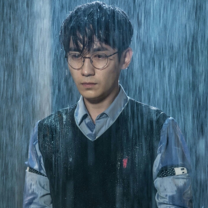 雨中伤感思念男生头像图片