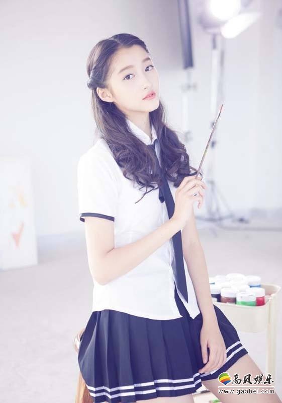 关晓彤参加北京电影学院期末考试:身穿北电校服,乖巧学生范