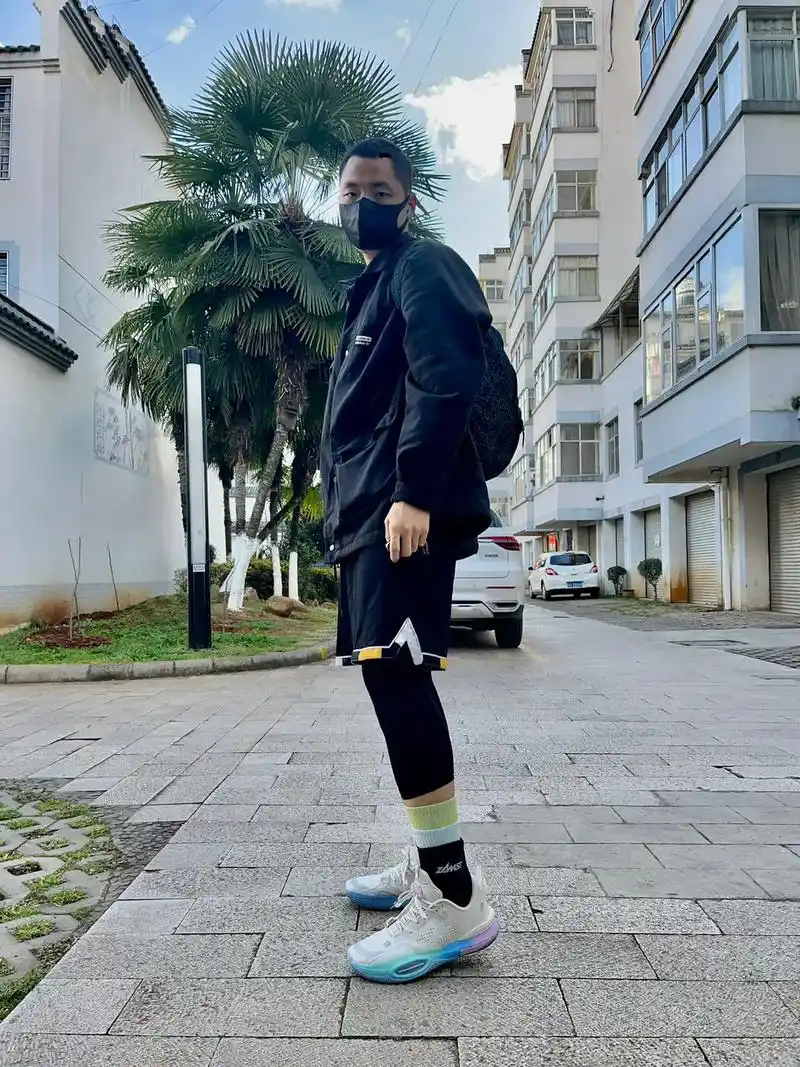 球花子出门啦#篮球需要沉淀 #篮球鞋 #球鞋控 #男生穿搭  - 抖音