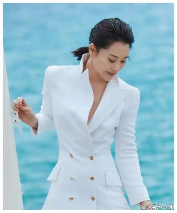 最不显老的10位女明星排行榜,不说年龄还以为她们是小姑娘 呢!