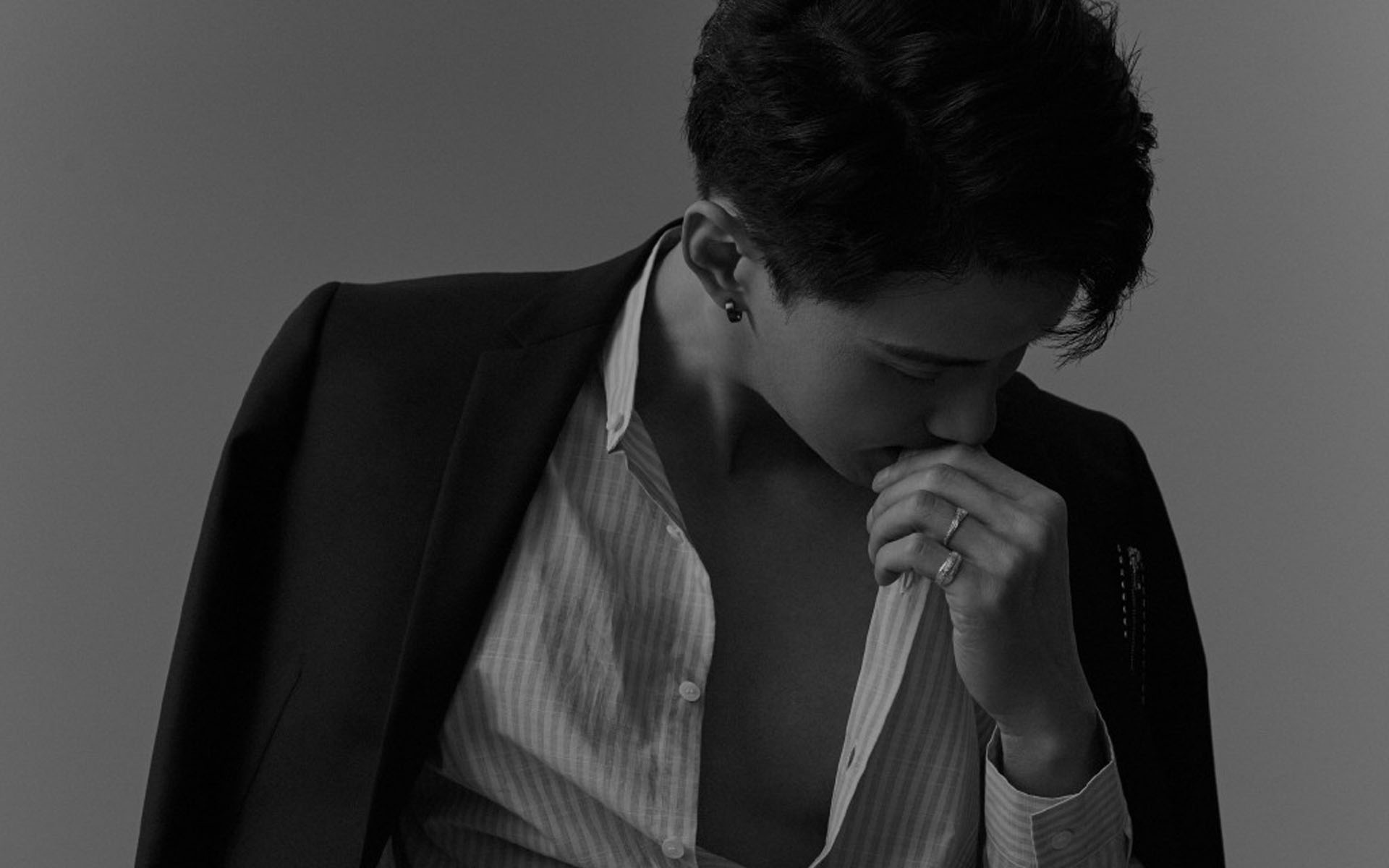 徐正溪成熟魅力写真桌面壁纸