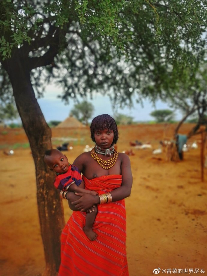 今天参观了第二个原始部落～红泥族,一夫多.