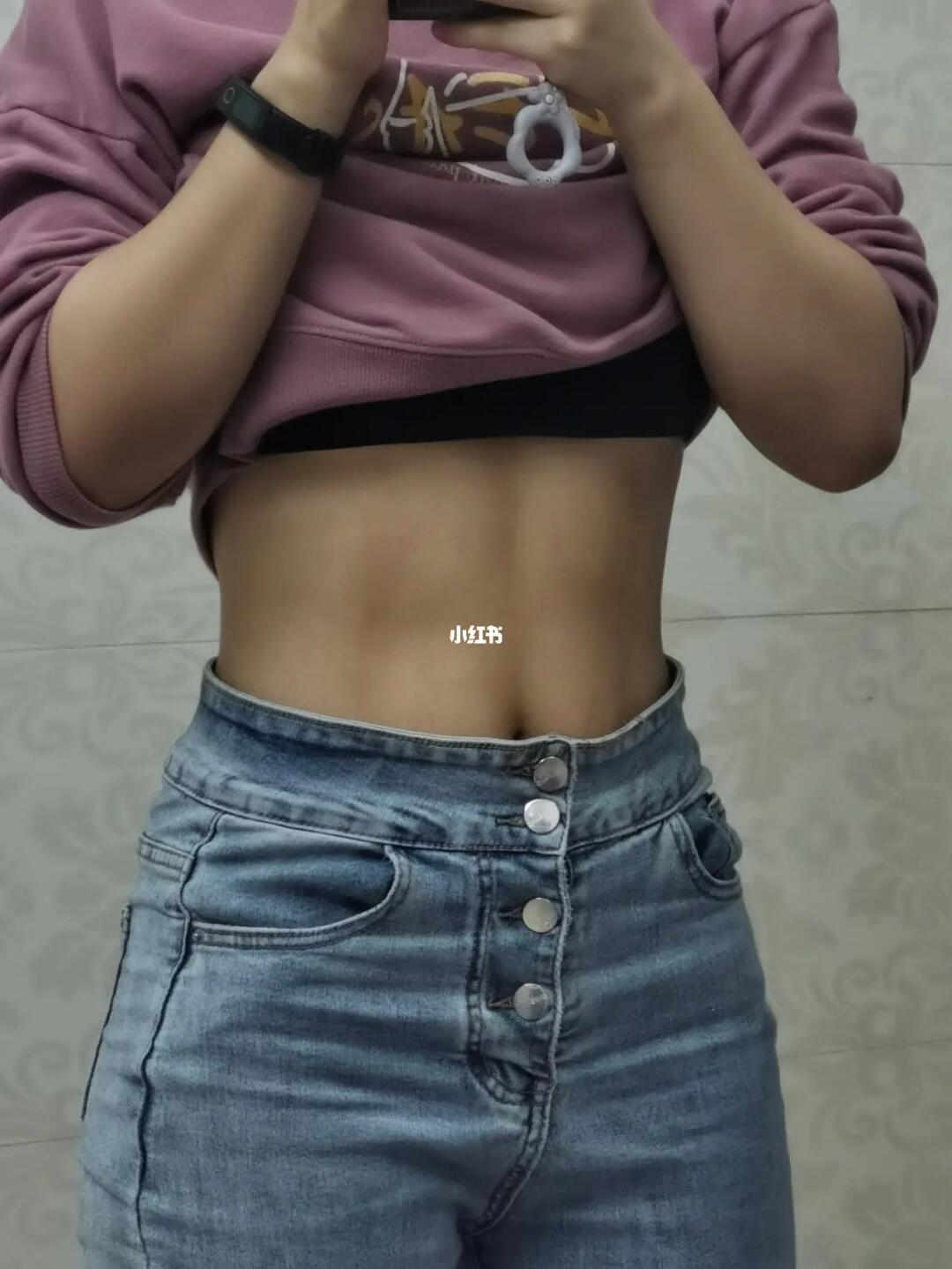 15398浅晒下四块腹肌