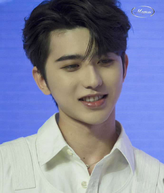 蔡徐坤超话#汰渍品牌代言人蔡徐坤#笑容暴击96@蔡徐坤