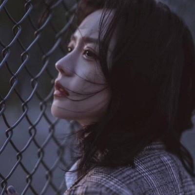 女生伤感绝望头像图片失恋后的伤心样子