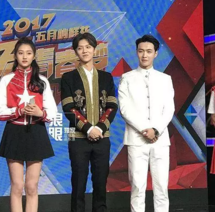 同样对自己身高非常在意的,还有人气大明星鹿晗.