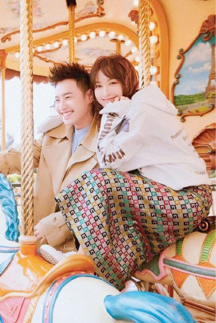 潘玮柏吴昕撒糖之旅,结婚照即视感