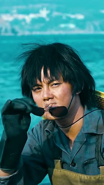 尹正一口春饼嚼121下袁华他们说尹正是海王的弟弟