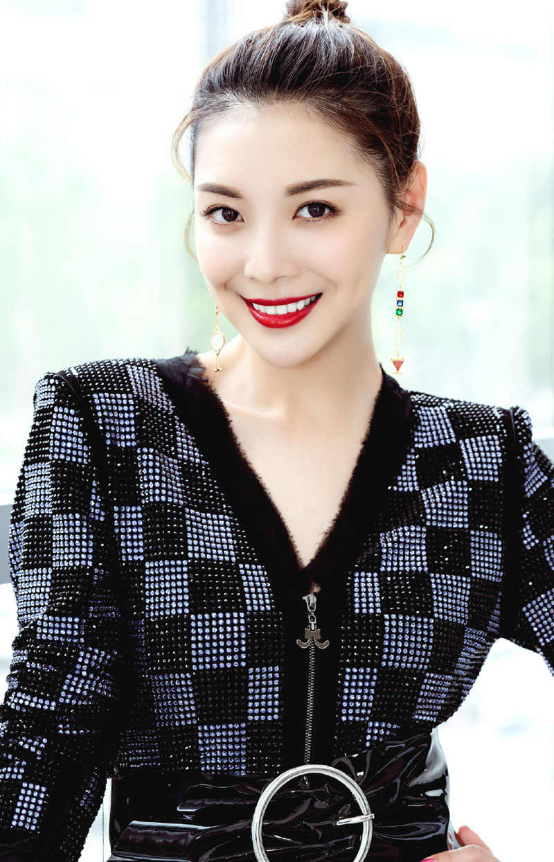 知性优雅——北京卫视主持人栗坤