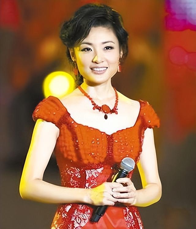 周涛当年颜值太高,妥妥的央视一姐,有气场又漂亮