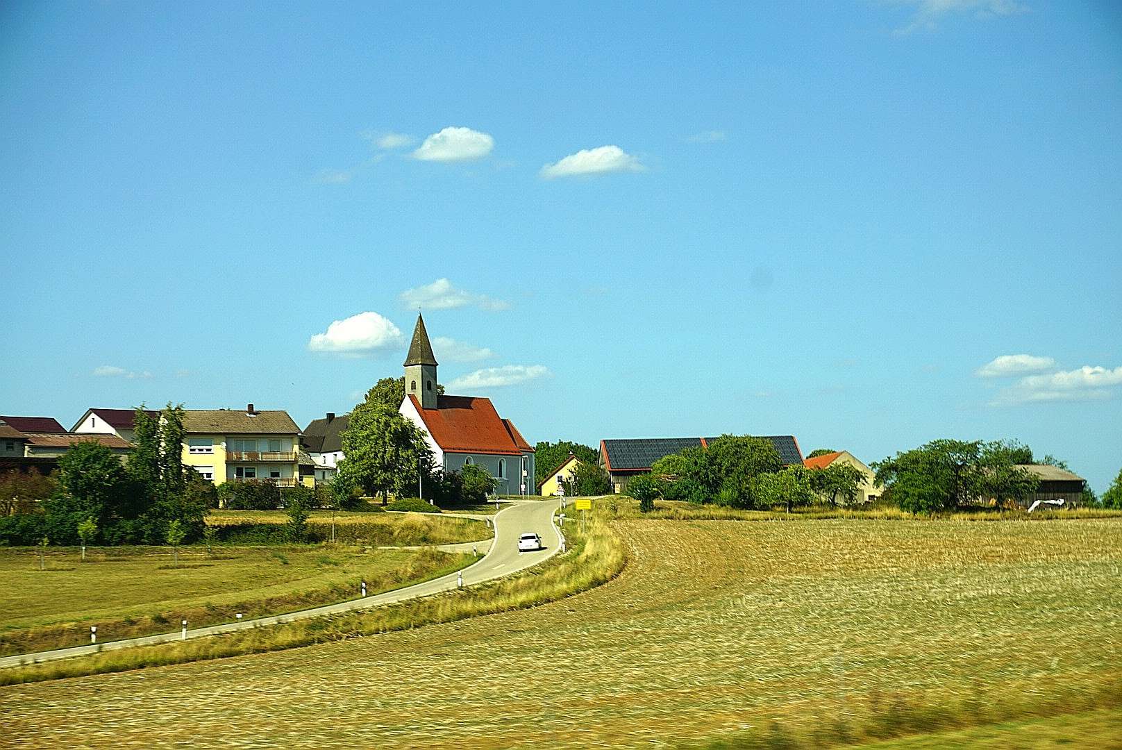 隔着车窗抓拍德国乡村小景一一从盖尔森基兴至维也纳沿途