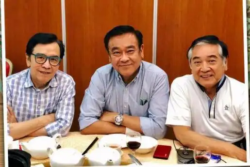 三兄弟难得聚首!秦沛姜大伟尔冬升同框帅气神似