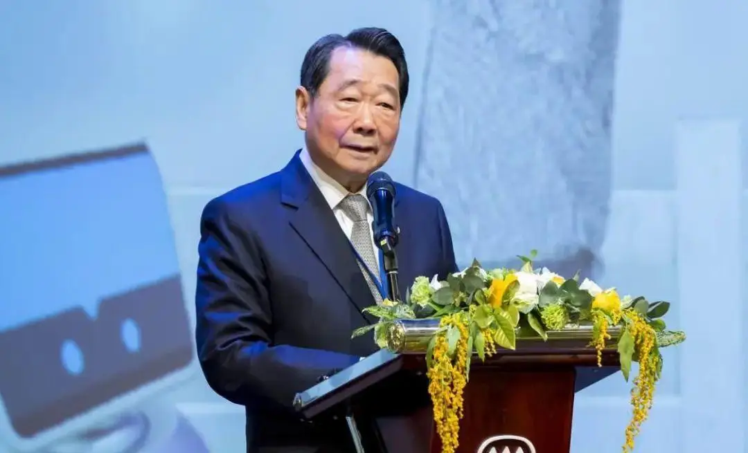 谢国民:泰国首富的中国情结,变卖产业投资中国,最后加入中国籍_父亲