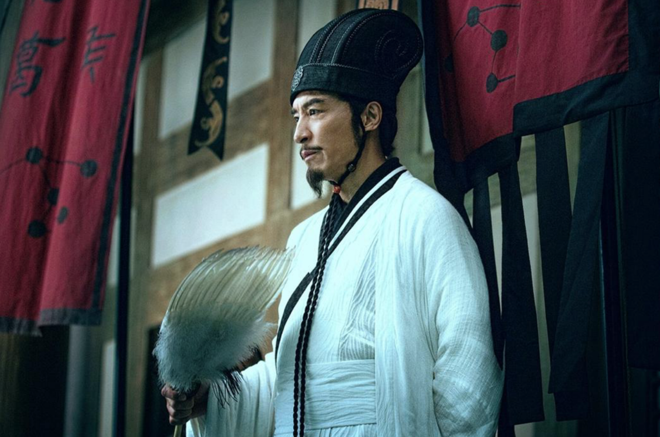 诸葛亮并无腿疾,为什么打仗时总是坐轮椅出来?这就是他的精明