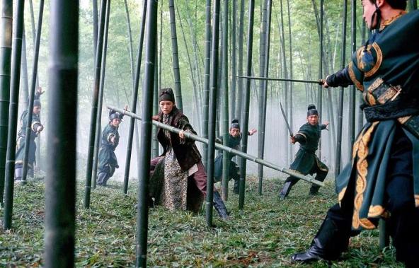 电影《十面埋伏》剧照大黑村竹林小道04.