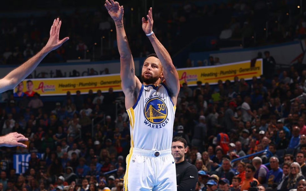 nba季中锦标赛,小组赛 勇士vs雷霆 库里抛投绝杀 照片集锦