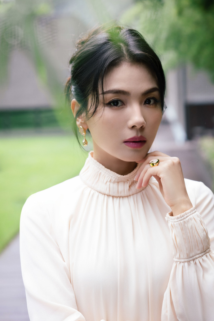 94刘涛超话造型:@chloe化妆:@张梦音发型:@张梦音摄影:@axstudio@l