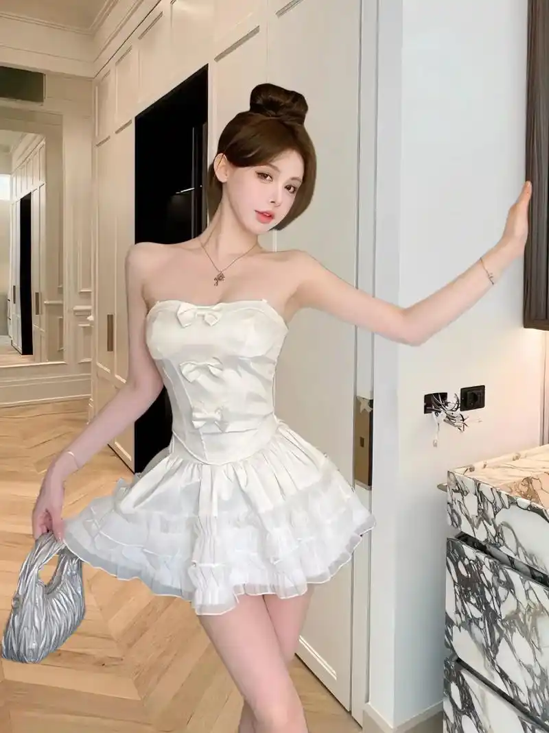 姐妹们看过来,这款抹胸连衣裙蛋糕裙超减 - 抖音