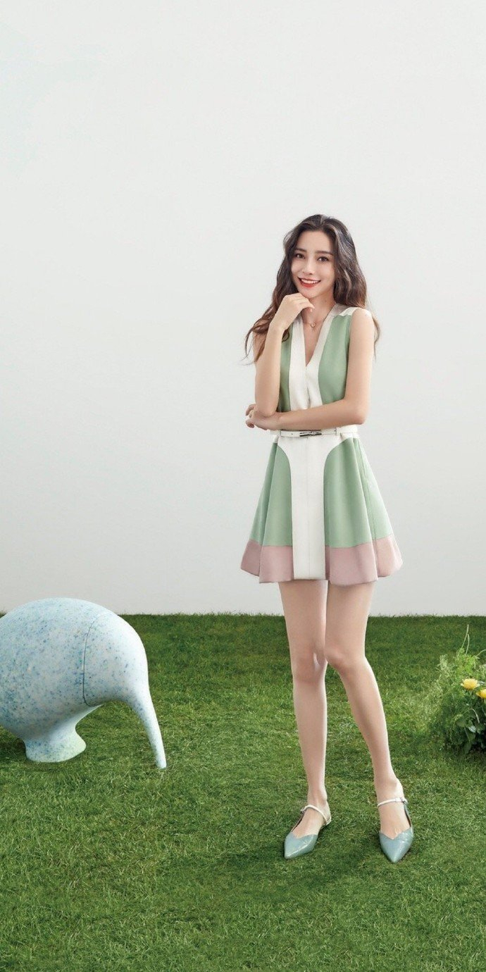 angelababy的一组美腿写真壁纸精选