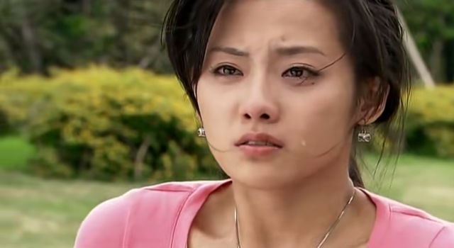 我看张嘉倪的剧不多,《又见一帘幽梦》是第一部剧,那时候真的巨羡慕