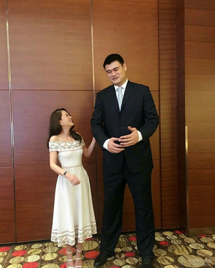 这才是真正的最萌身高差当陈乔恩遇见了姚明