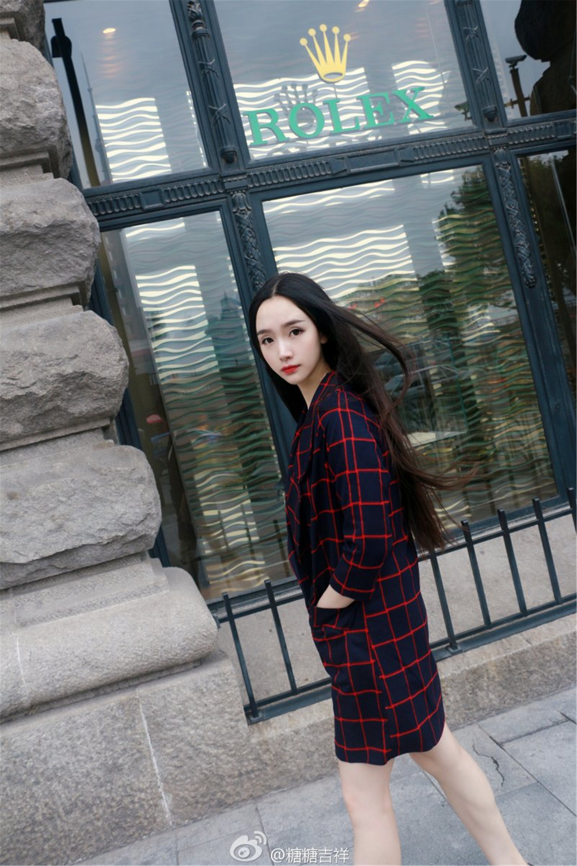 丰满大胸mm糖糖吉祥胸器逼人自拍美女图片